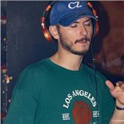 Tengo un Masters en Produccion de musica de Berklee Valencia. Tengo 7 años de experiencia en produccion de musica.